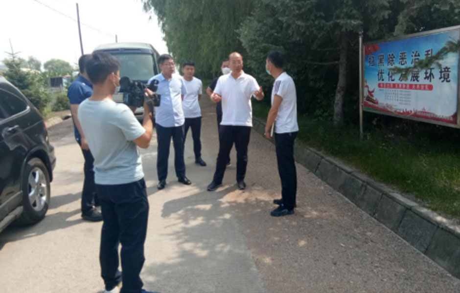 榮盛安旭環(huán)境·慶安縣縣長(zhǎng)于雷調(diào)研農(nóng)村生活垃圾(圖2) 榮盛安旭環(huán)境·慶安縣縣長(zhǎng)于雷調(diào)研農(nóng)村生活垃圾(圖2)