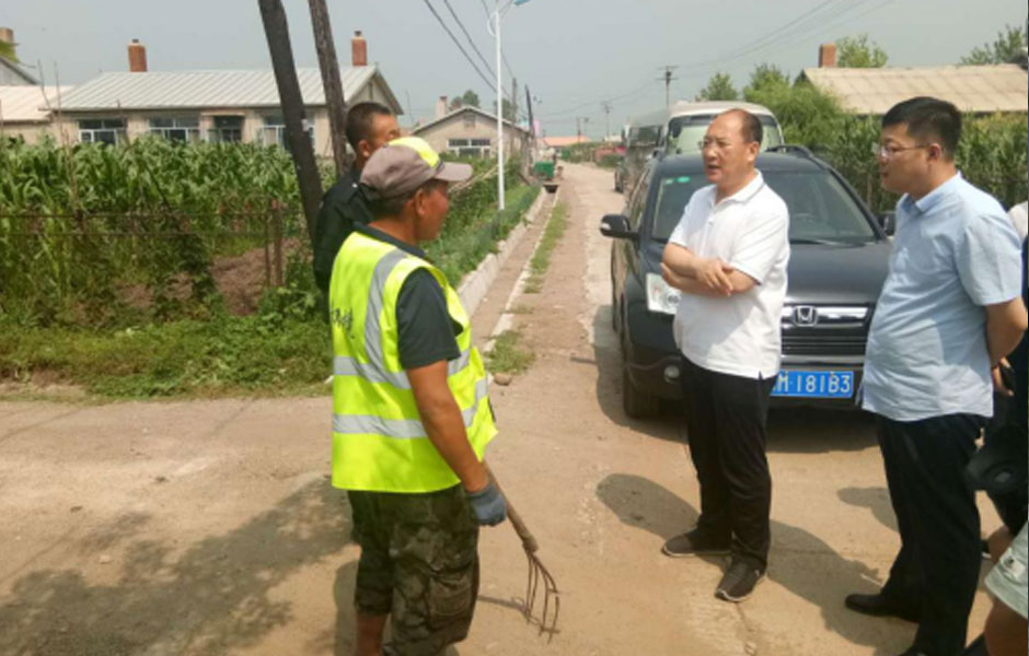 榮盛安旭環(huán)境·慶安縣縣長(zhǎng)于雷調(diào)研農(nóng)村生活垃圾(圖4) 榮盛安旭環(huán)境·慶安縣縣長(zhǎng)于雷調(diào)研農(nóng)村生活垃圾(圖4)